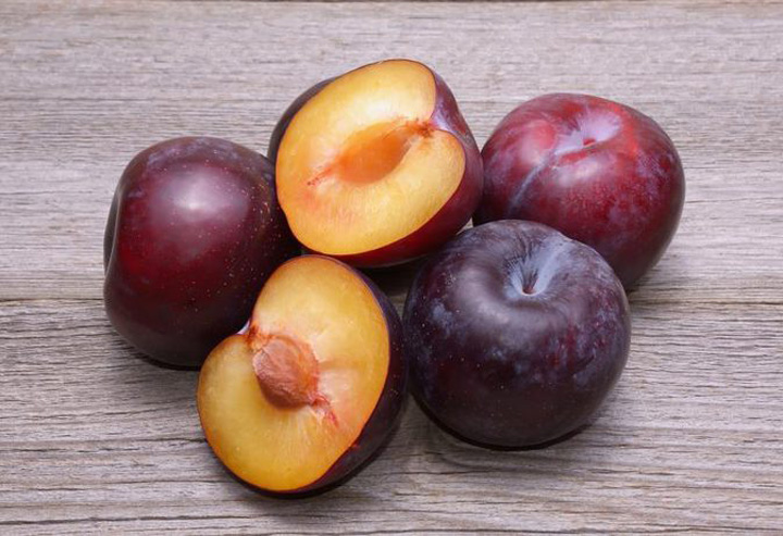 آلو دو نیم شده