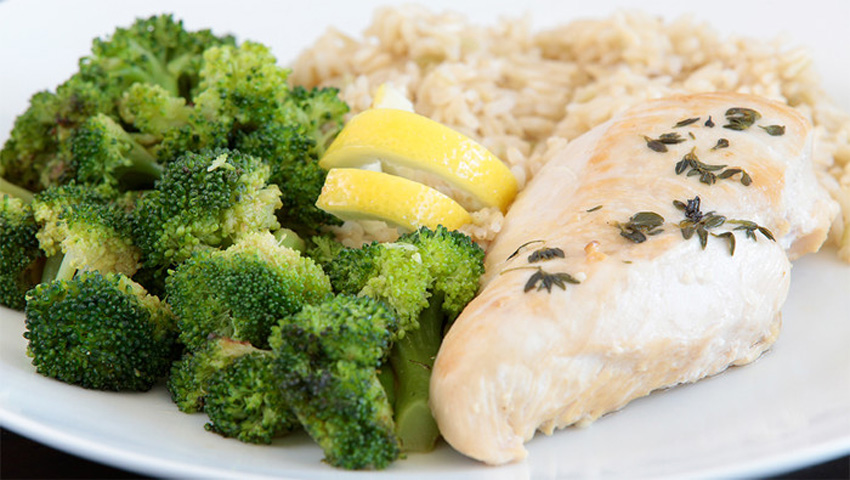 کلم بروکلی با مرغ