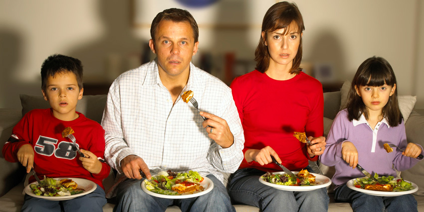 غذا خوردن جلوی تلویزیون