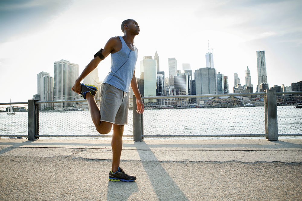 مرد در حال کشش