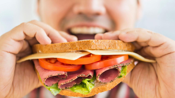 خوردن میان وعده 