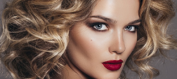 آرایش رژگونه