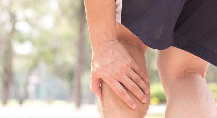 فوتبال بازی کردن